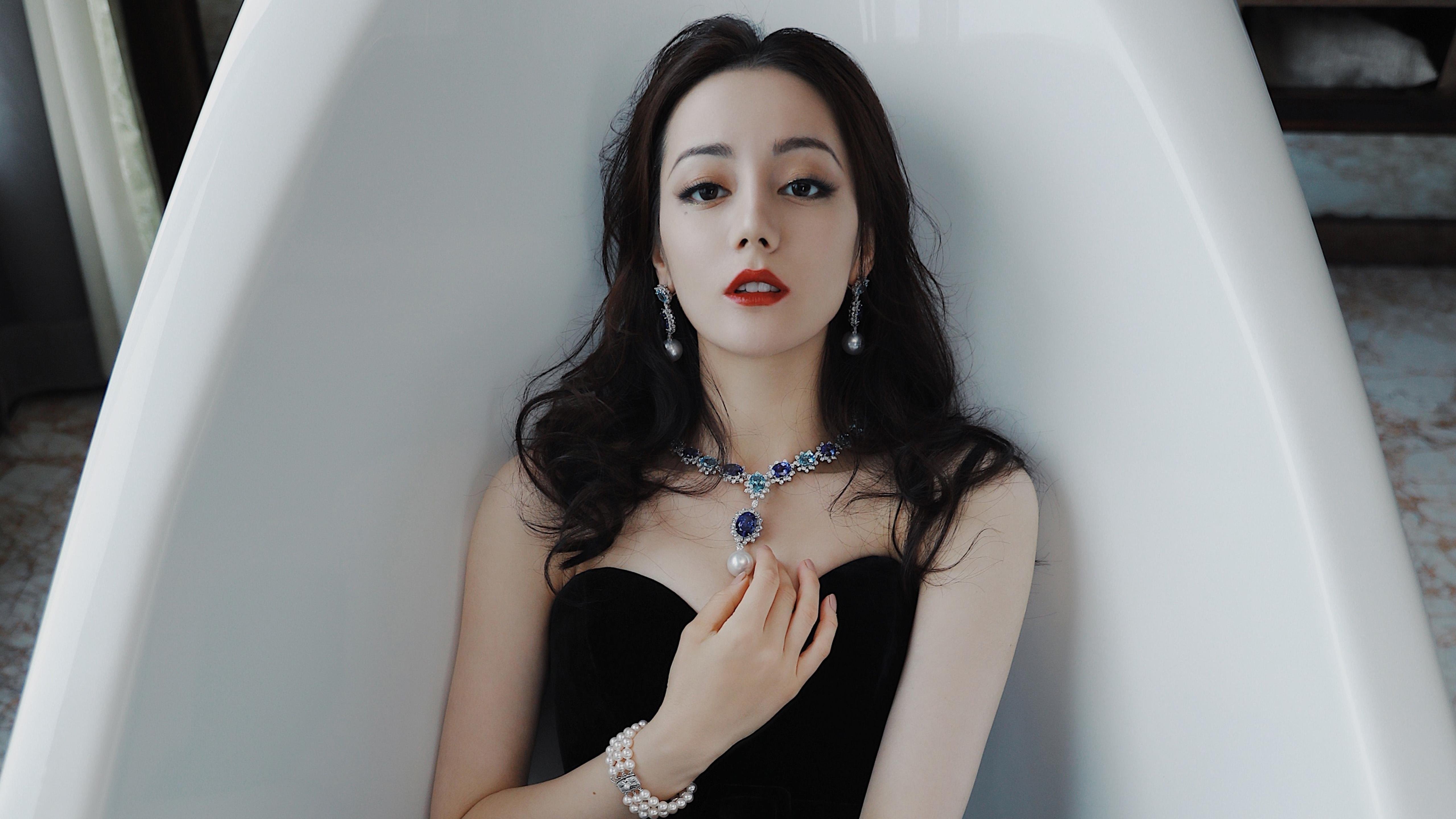 《直播平台与电竞合作新模式：内容多样化铺开》，电竞行业和直播行业