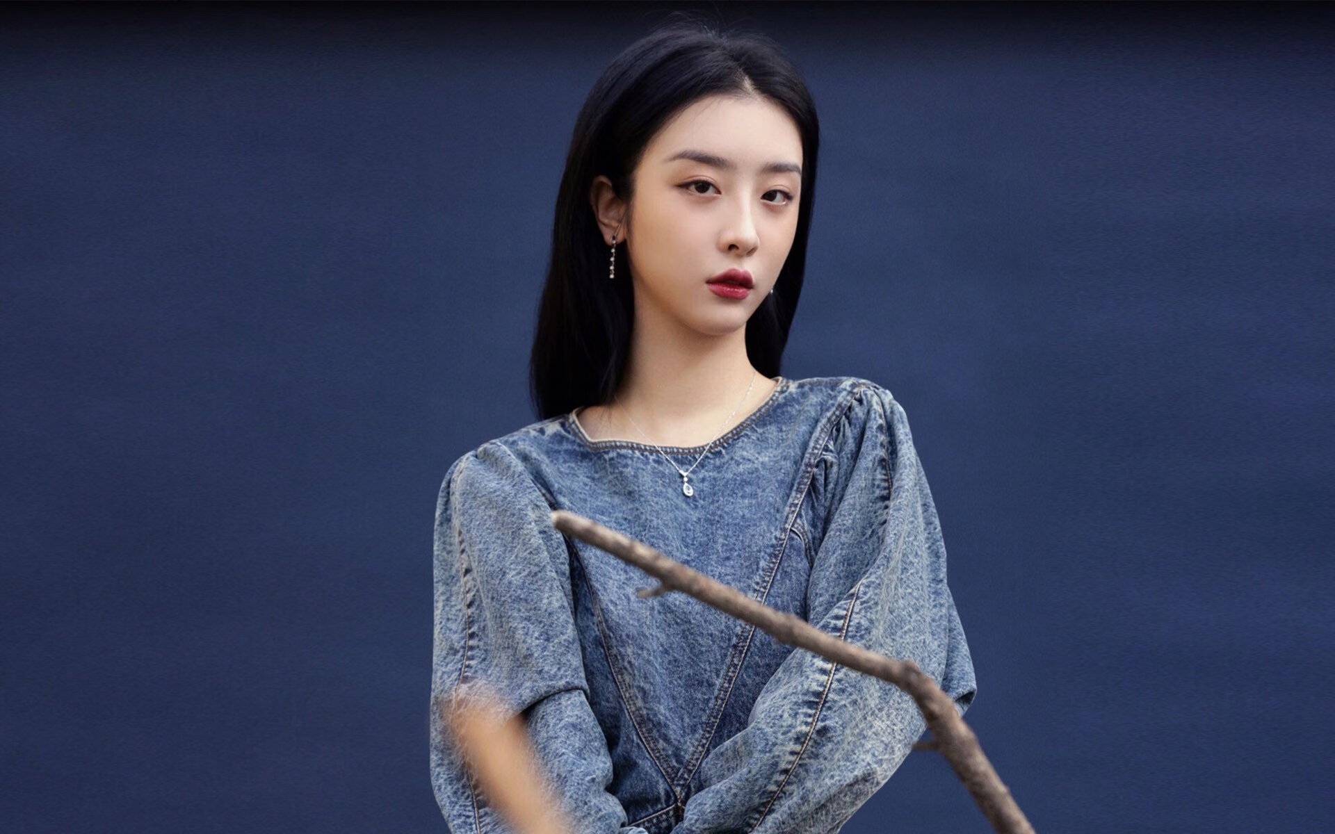 德甲各队纷纷推出定制化球迷礼包，增强互动体验，德甲各个球队赞助商